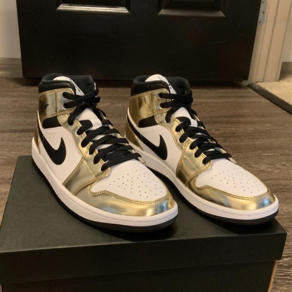 Air Jordan 1 mid se (metallic gold/black-white)